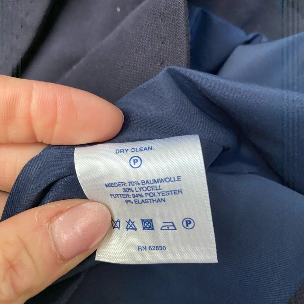 Vintage LANDS END Navy Tailored Blazer with Notched Lapel & Chic Metal Buttons - Picture 7 of 7